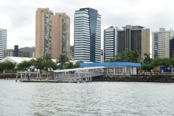 Saída na estação do aquaviário de Vitória  por Ricardo Medeiros