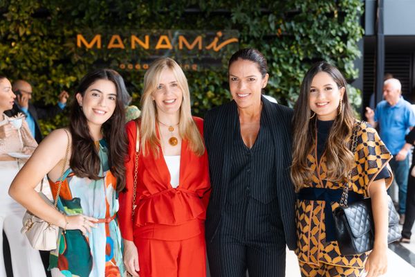 Bruna Rody, Cecilia Zon, Letícia Rody e Paula Rody  na Convenção de Vendas do empreendimento Manami Ocean Living, que será construído na Península de Guaibura, em Guarapari