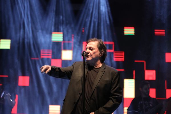 O cantor cantou hits como  'Alma Gêmea', 'Caça e Caçador' e 'Desejos e Delírios', neste sábado (19), no Espaço Patrick Ribeiro