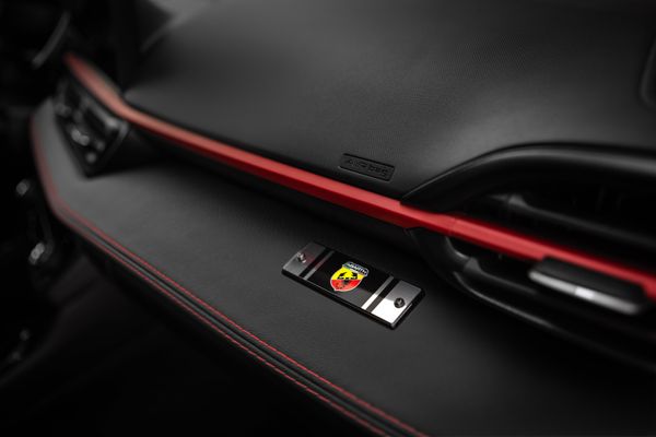 Pulse Abarth ganha nova versão S Design com foco na esportividade acabamentos em preto