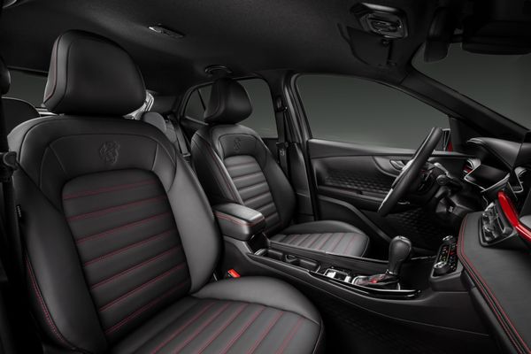 Pulse Abarth ganha nova versão S Design com foco na esportividade acabamentos em preto