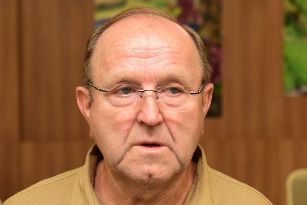 Volodymyr Kravchenko (direita), pastor ucraniano na cidade de Cherkassy. Pastores da Russia e da Ucrânia vieram visitar a Maranata aqui no ES