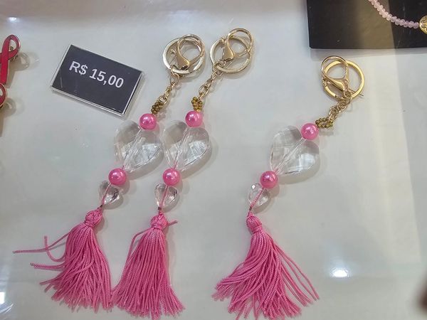 Produtos da loja do Outubro Rosa 2023