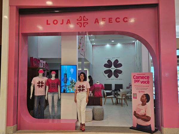 Renata Rasseli na  Loja do Outubro Rosa 2023