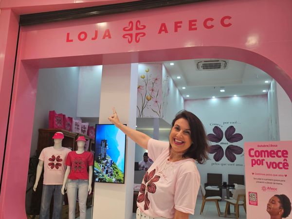 Renata Rasseli na  Loja do Outubro Rosa 2023