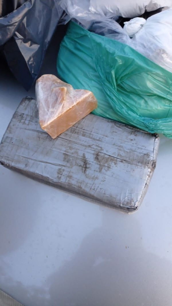 Mulher é presa levando crack, cocaína e fentanil para o namorado no ES por Divulgação/PRF