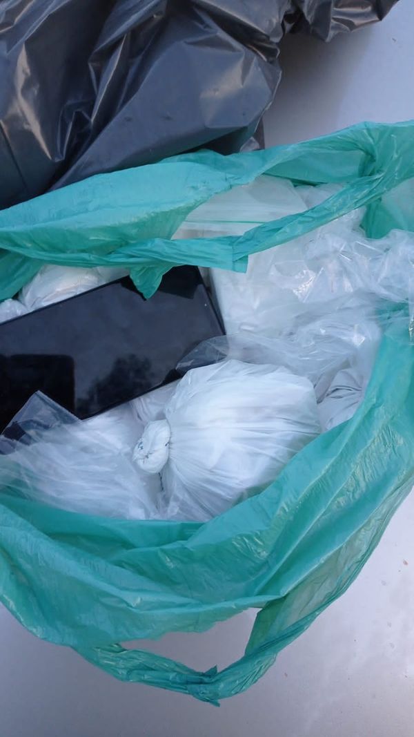 Mulher é presa levando crack, cocaína e fentanil para o namorado no ES por Divulgação/PRF