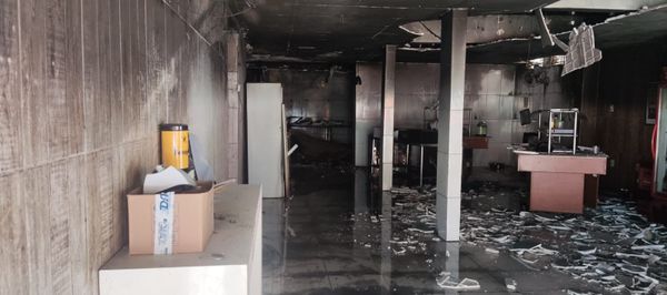 Incêndio atingiu restaurante na Serafim Derenzi, em Vitória por Roberto Pratti