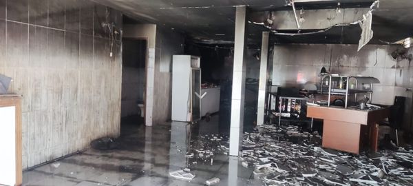 Incêndio atingiu restaurante na Serafim Derenzi, em Vitória por Roberto Pratti