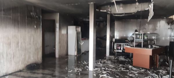 Incêndio atingiu restaurante na Serafim Derenzi, em Vitória por Roberto Pratti