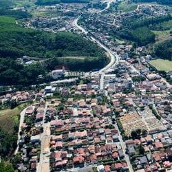 O impacto financeiro da medida, por mês, é de R$ 9.607,95, segundo o projeto; divisão pela quantidade de parlamentares mostra que cada um deles deverá receber R$ 1.067,55