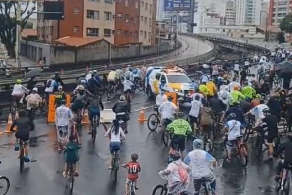 Ciclistas fazem pedalaço na Terceira Ponte
