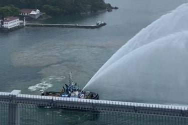 Rebocadores marcaram presença na inauguração da Ciclovia da Vida e das novas faixas da Terceira Ponte e realizaram um ´´batismo`` 