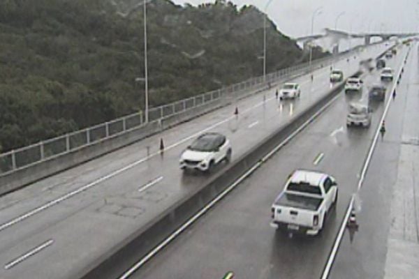 Trânsito é liberado na Terceira Ponte, mas ainda com cones isolando a faixa exclusiva para ônibus, ambulâncias e motos