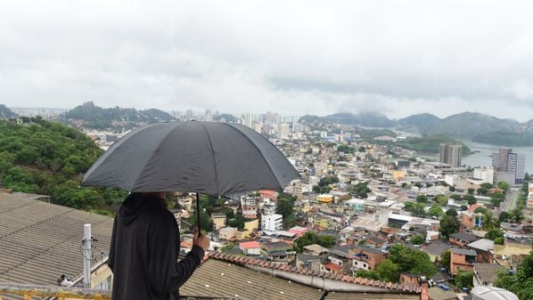 Segundo empresa de meteorologia, o tempo fica instável nesta sexta-feira (15) e a chance de chuva é grande na maioria das áreas, especialmente à tarde e à noite