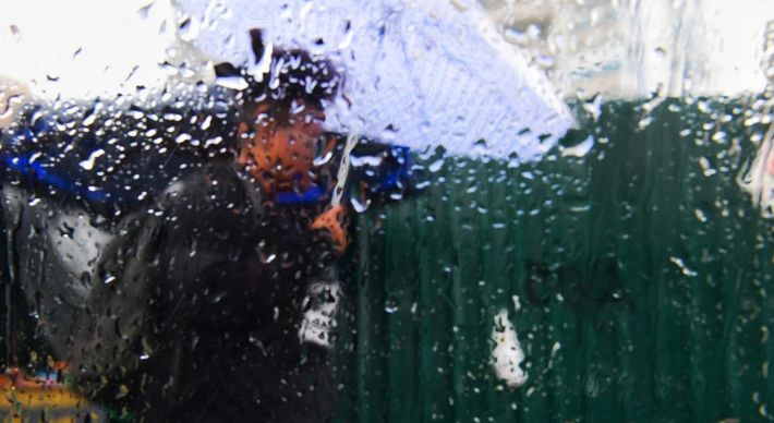 O final de semana será de chuva e de altas temperaturas – sim, ao mesmo tempo! –, principalmente no Sul capixaba; veja lista de cidades