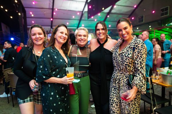 Júlia Peterle, Cláudia Monteiro, Cristina Dockhorn, Lilian Moussallem e Carol Monteiro