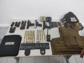 Os suspeitos também carregavam uma granada, detonada pelo Batalhão de Missões Especiais (BME); artefato era de origem caseira, conforme frisou a Guarda Municipal