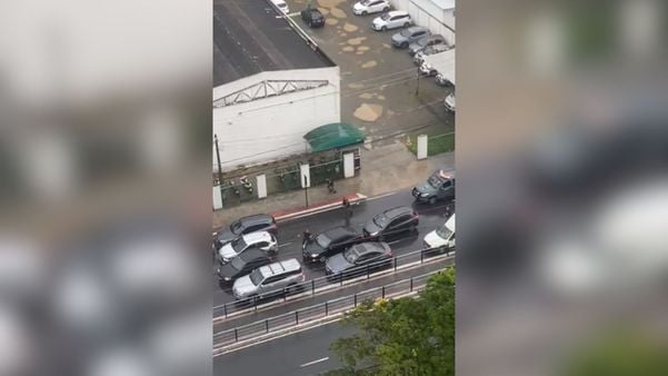 Ao menos quatro suspeitos aparecem na ocorrência que terminou em tiroteio e um morto em uma das principais avenidas de Vitória, na tarde da última segunda (28)