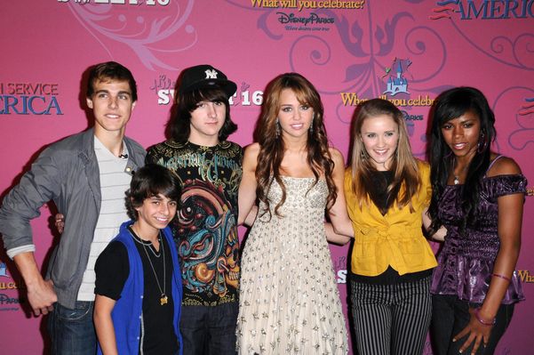 Elenco de “Hannah Montana”, em maio de 2008