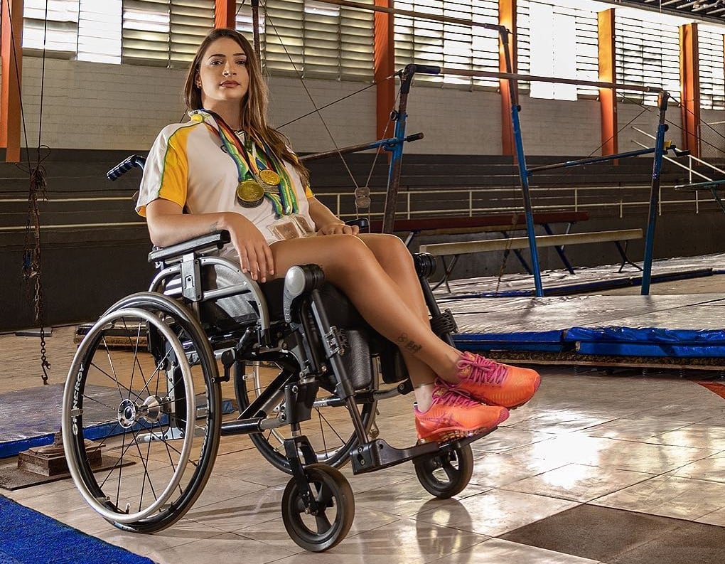 Lais ficou tetraplégica durante um treinamento para as Olimpíadas de Inverno. Em entrevista, ela contou que teve medo de ser morta após denunciar os abusos