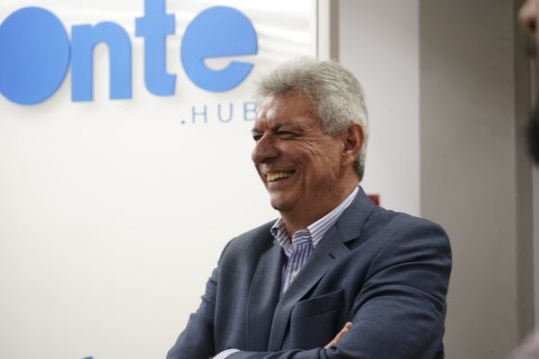 Aristóteles Passos por Fernando Madeira