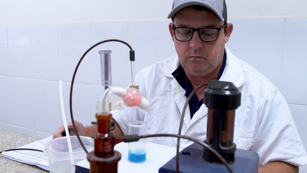 A Cooabriel conta também com um laboratório de análises
