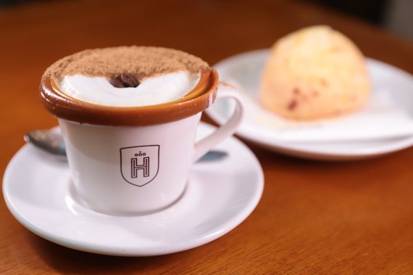 Havanna - capuccino havanna e pão de queijo