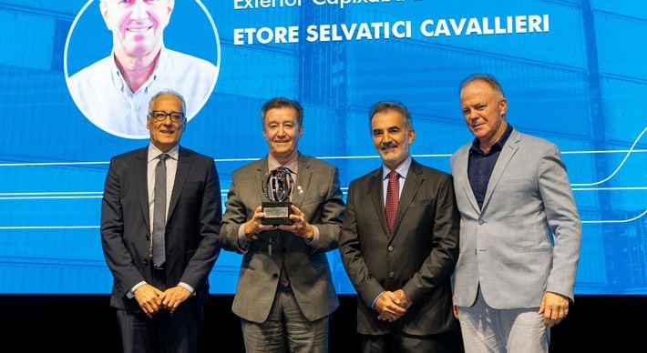 A homenagem foi concedida a Etore Selvatici Cavallieri durante as comemorações do aniversário de 31 anos do Sindicato do Comércio de Exportação e Importação (Sindiex)
