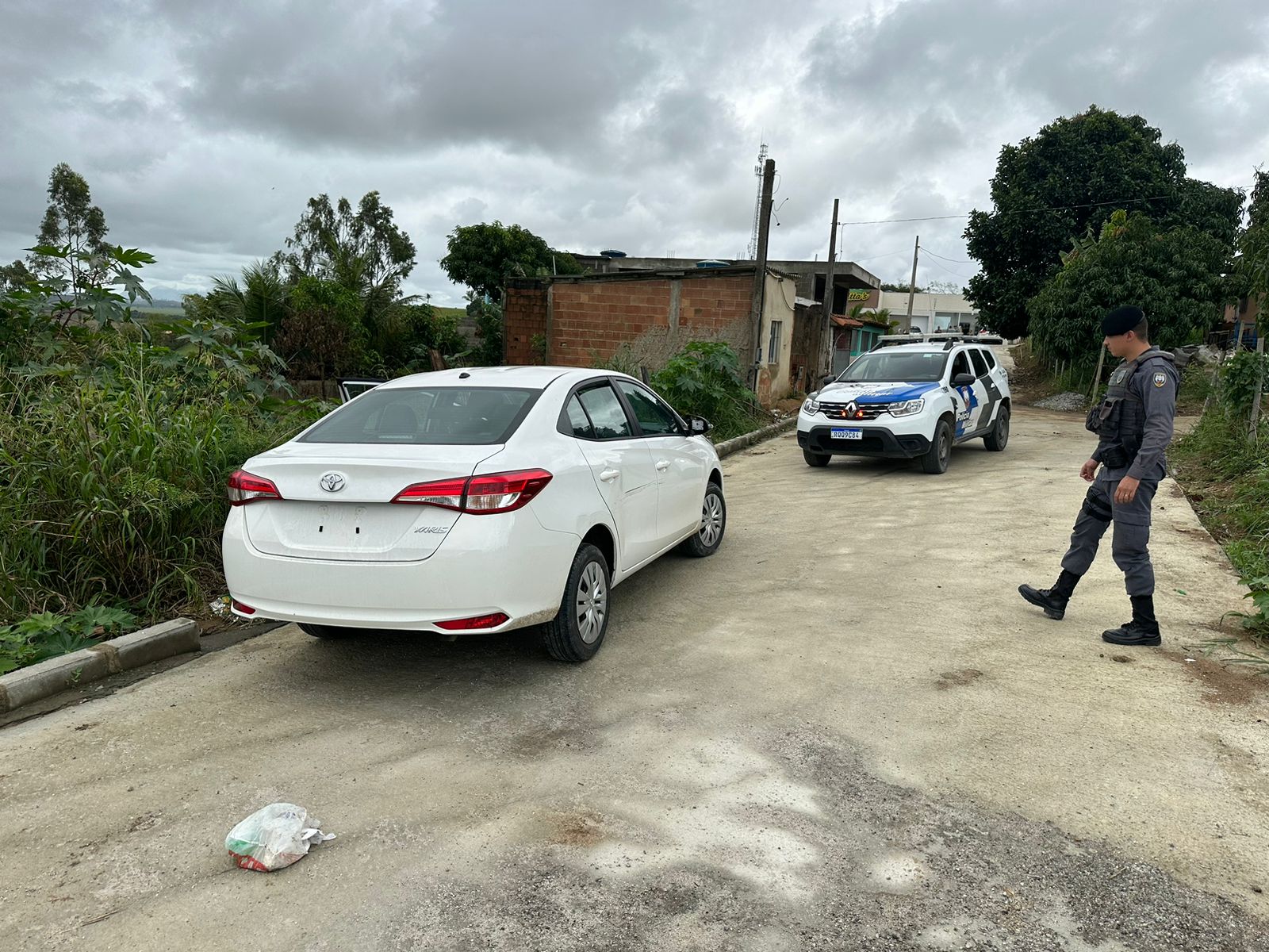 Crime ocorreu na última terça-feira (29), no bairro BNH; veículos são um Toyota Corola Altis 2023, um Toyota Corolla Cross 2023 e um Toyota Yaris 2024, os três de cor branca