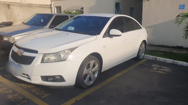 Lancha, carros de luxo e armas apreendidas durante operação Alapar por Divulgação / Polícia Federal 