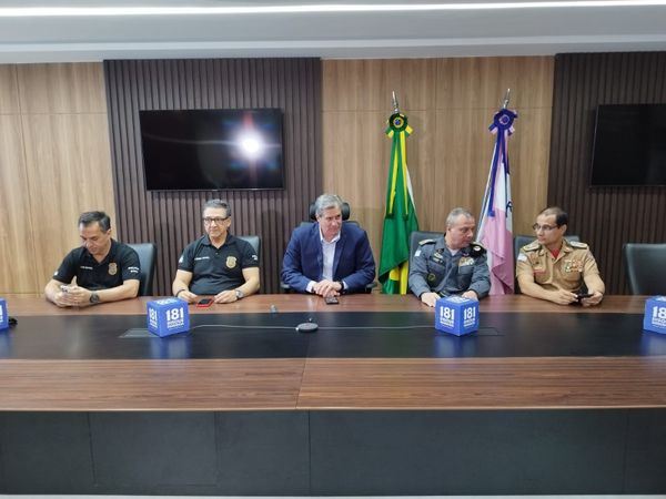 Autoridades em coletiva de imprensa dão detalhes sobre adolescentes desaparecidos no ES