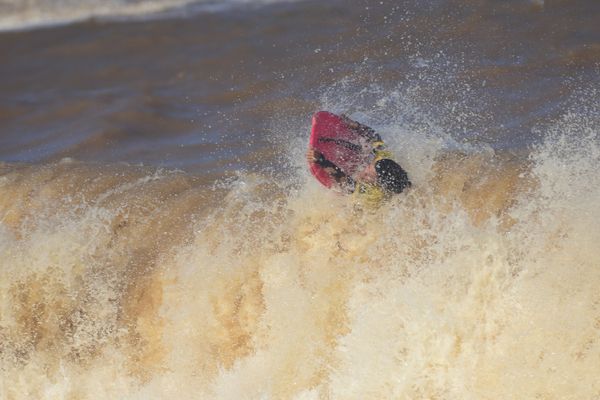 Campeonato brasileiro de body board disputado na Barra do Jucu por Vitor Jubini