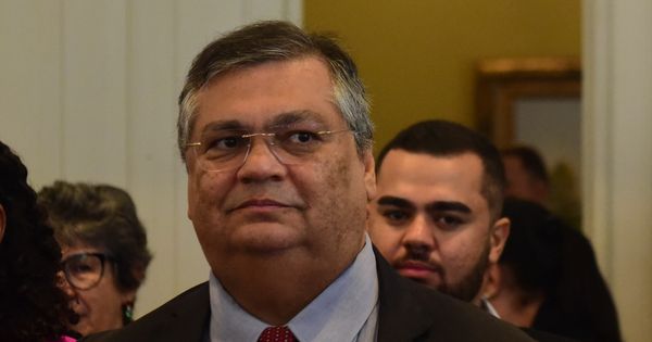 O ex-governador do Maranhão destaca que teve “a alegria de exercer a magistratura” ao longo de 12 anos e que tem longa carreira acadêmica
