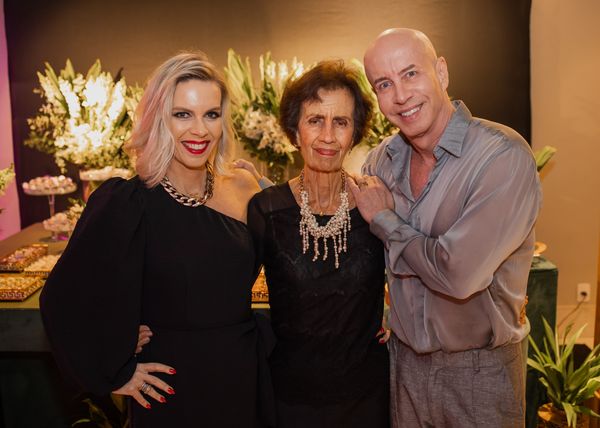 A irmã Aline Marsiglia, a mãe Glorinha e Márcio Bittencourt
