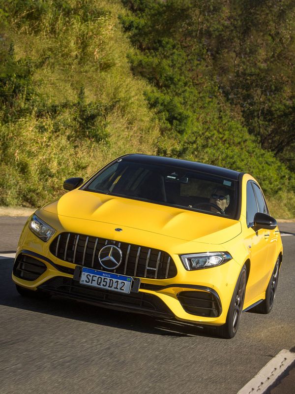 O hatch esportivo Mercedes-AMG A 45 S combina design inspirado com uma performance arrebatadora