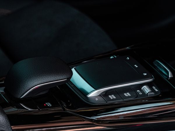 O hatch esportivo Mercedes-AMG A 45 S combina design inspirado com uma performance arrebatadora