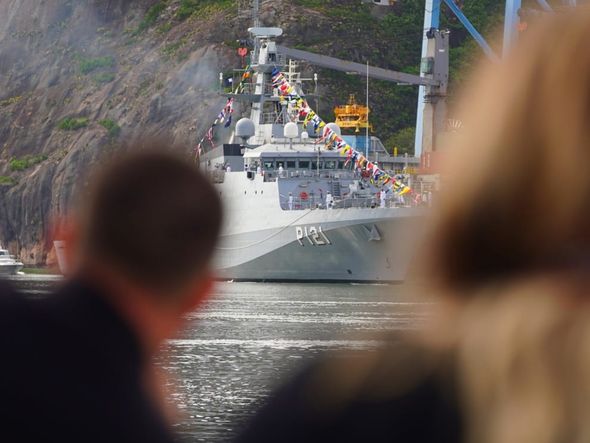 Além do desfile terrestre, houve o marítimo, com navios da Marinha do Brasil por Fernando Madeira