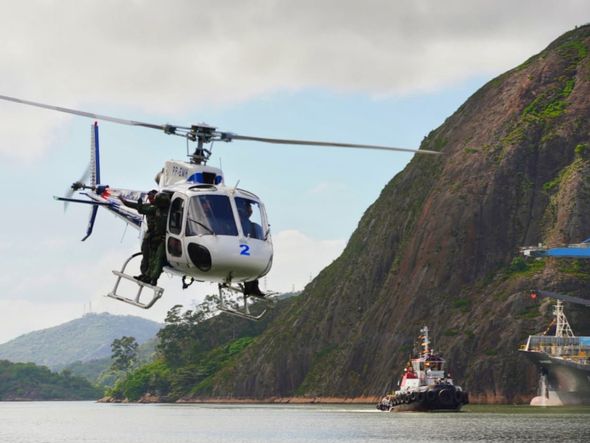 Desfile cívico-militar em Vitória por Fernando Madeira