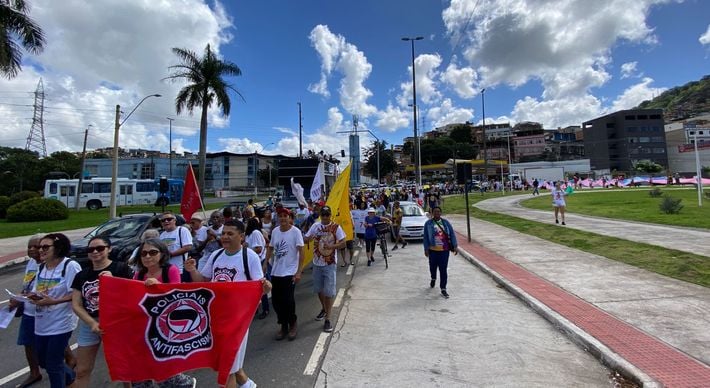 Manifestantes saíram por volta das 9h da Ilha do Príncipe e seguem para o Palácio Anchieta; lema deste ano é a pergunta: "Você tem fome e sede de quê?"