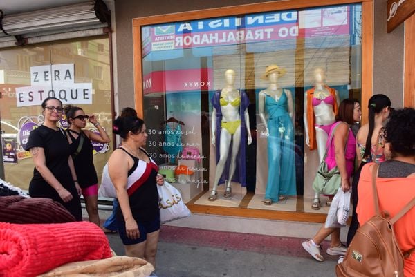 Dia D: promoções lotam ruas da Glória, em Vila Velha