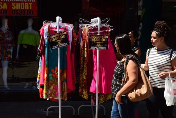 Dia D: promoções lotam ruas da Glória, em Vila Velha
