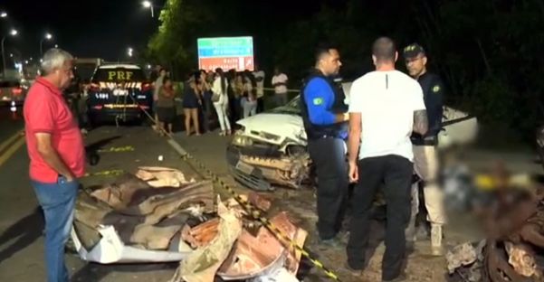 Acidente com três veículos na BR 101, em Serra Sede por Wagner Martins