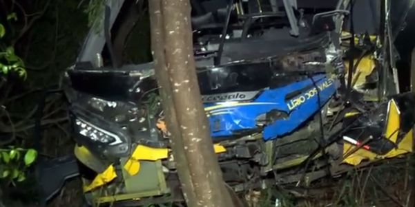 Acidente com três veículos na BR 101, em Serra Sede