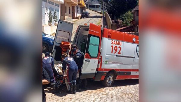 Mulher é esfaqueada por ex marido em Cachoeiro