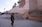 Pessoas passam por um muro danificado da histórica Medina de Marrakech após um terremoto atingir o Marrocos(Mosaab Elshamy/ AP/ Estadão Conteúdo)