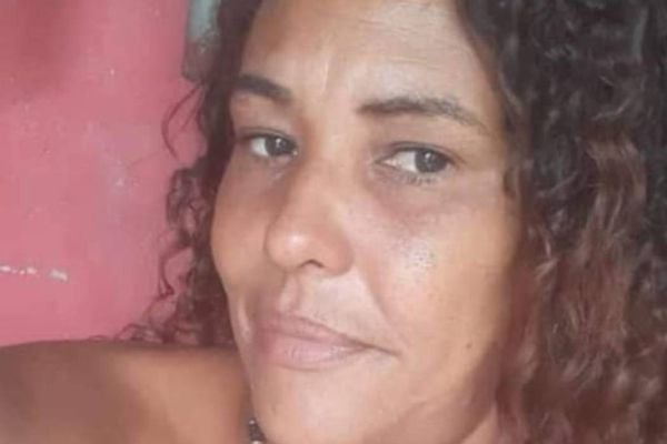 Andreia Cristina da Silva, de 48 anos, foi morta a facadas dentro de casa