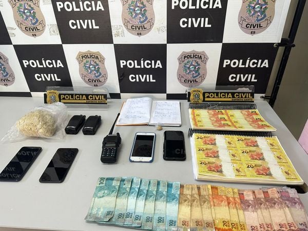 Denarc apreende drogas, dinheiro falso e anotações do tráfico em Cobi de Baixo
