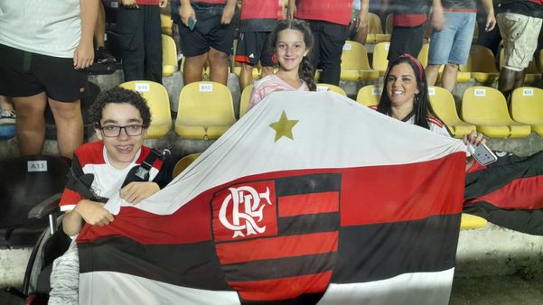 Chegada da torcida do Flamengo ao Kleber Andrade para a partida contra o Athletico-PR por Fernando Madeira