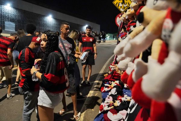 Chegada da torcida do Flamengo ao Kleber Andrade para a partida contra o Athletico-PR por Fernando Madeira